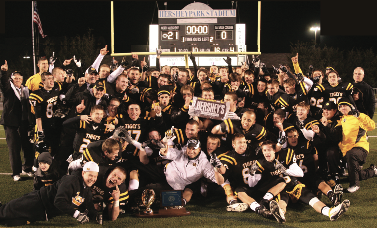 Walker with his 2010 state champion squad.